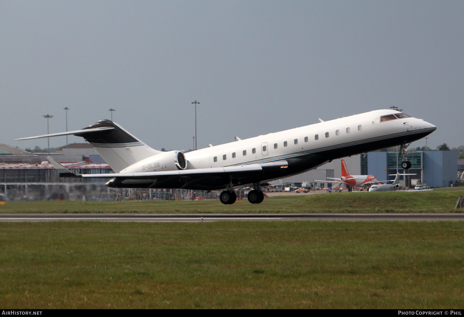 Aircraft Photo of G-GLOB | Bombardier Global Express XRS (BD-700-1A10) | AirHistory.net #248214