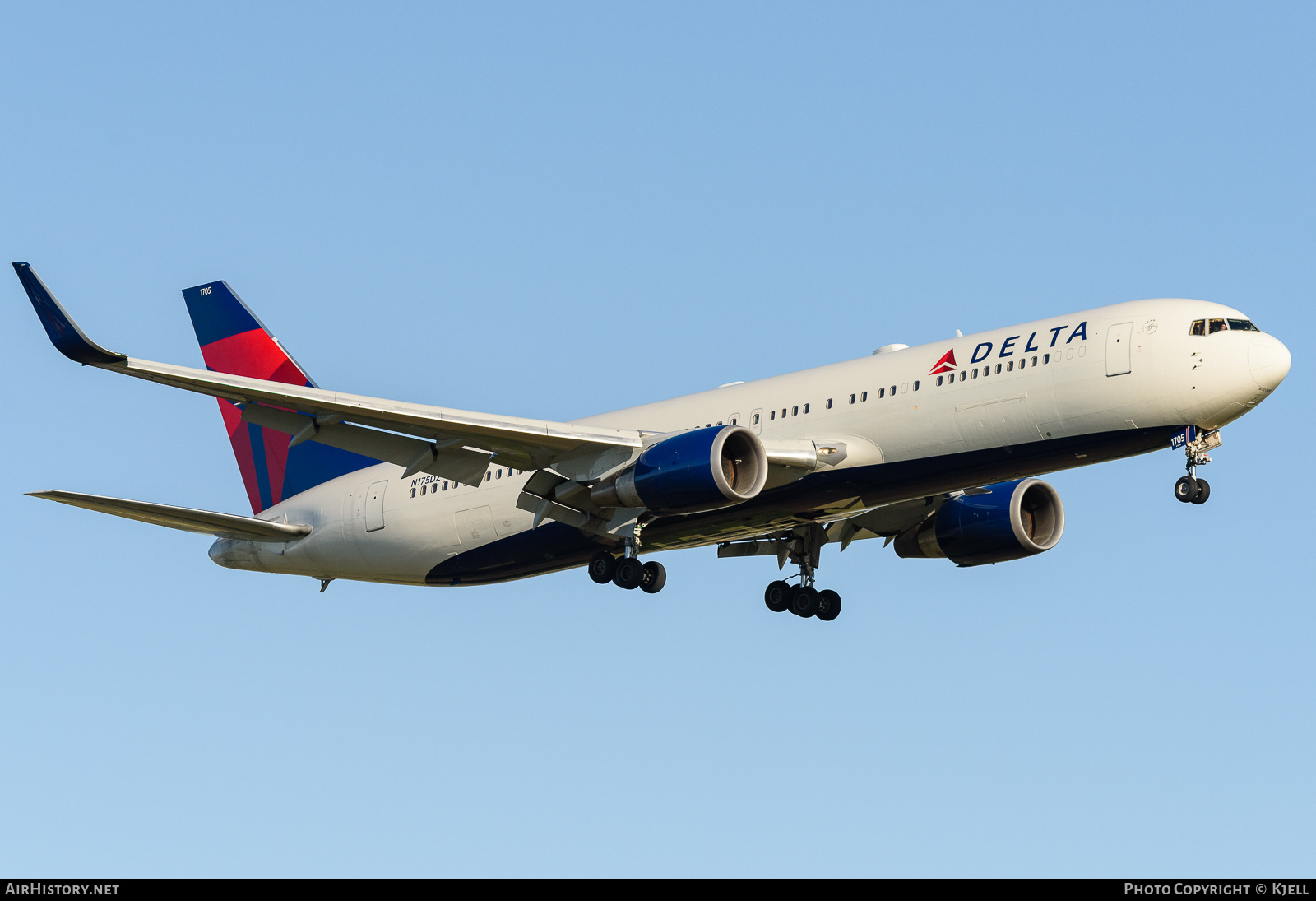 Aircraft Photo of N175DZ | Boeing 767-332/ER | Delta Air Lines | AirHistory.net #248416