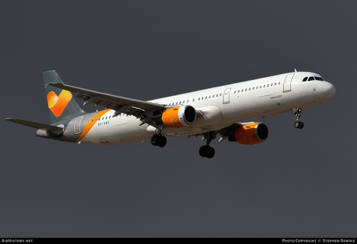 Aircraft Photo of OY-VKC | Airbus A321-211 | Thomas Cook Airlines | AirHistory.net #248447