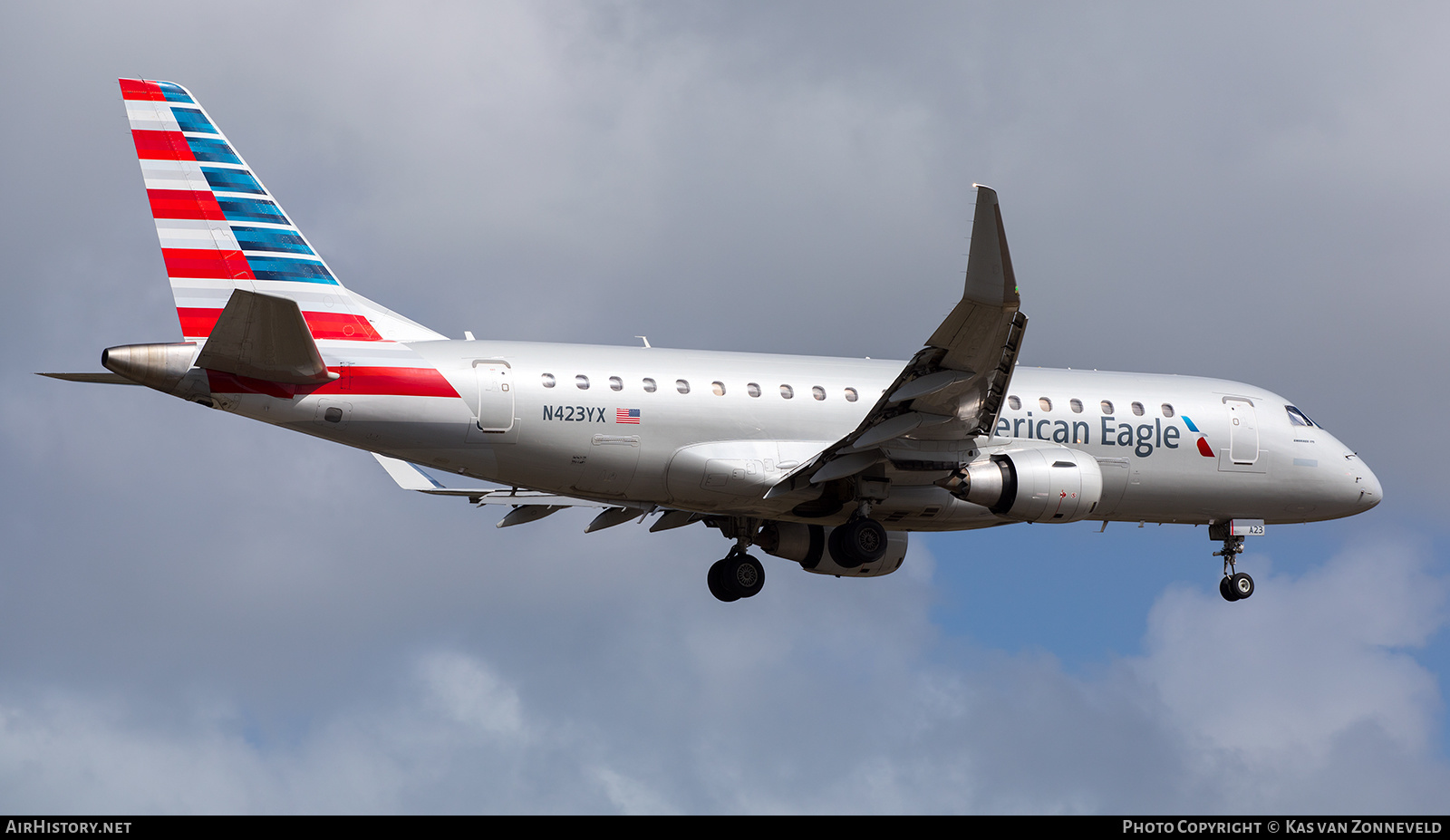 Aircraft Photo of N423YX | Embraer 175LR (ERJ-170-200LR) | American Eagle | AirHistory.net #248704