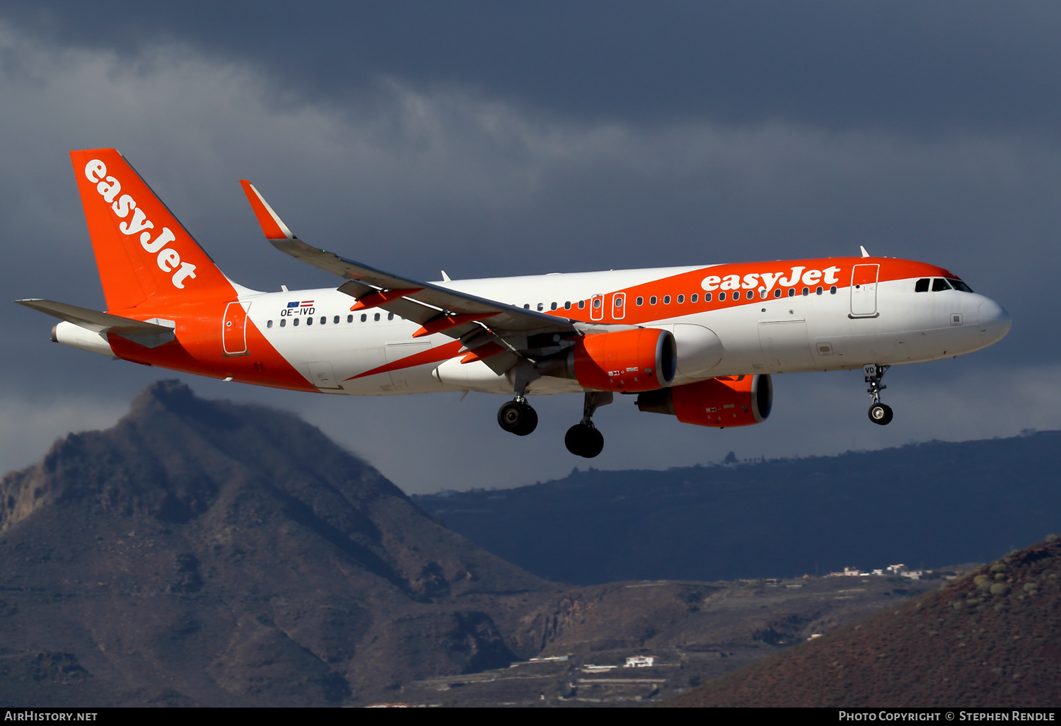 Aircraft Photo of OE-IVD | Airbus A320-214 | EasyJet | AirHistory.net #248720