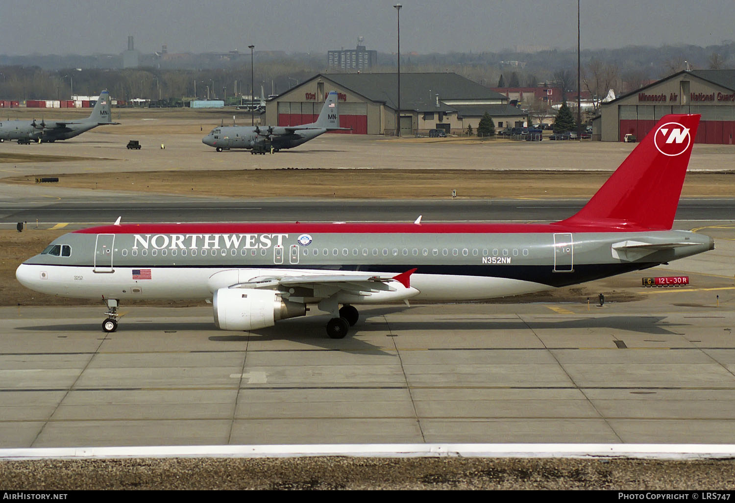Aircraft Photo of N352NW | Airbus A320-212 | Northwest Airlines | AirHistory.net #248721