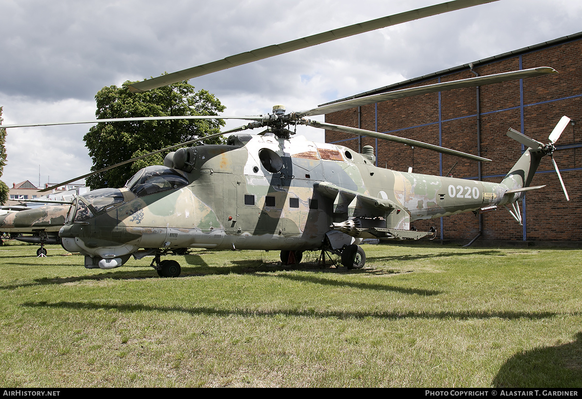Aircraft Photo of 0220 | Mil Mi-24D | Czechoslovakia - Air Force | AirHistory.net #248878