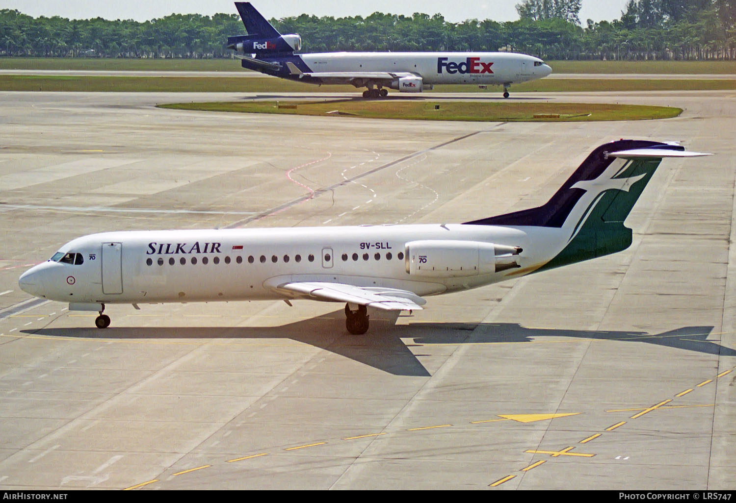 Aircraft Photo of 9V-SLL | Fokker 70 (F28-0070) | SilkAir | AirHistory.net #249013