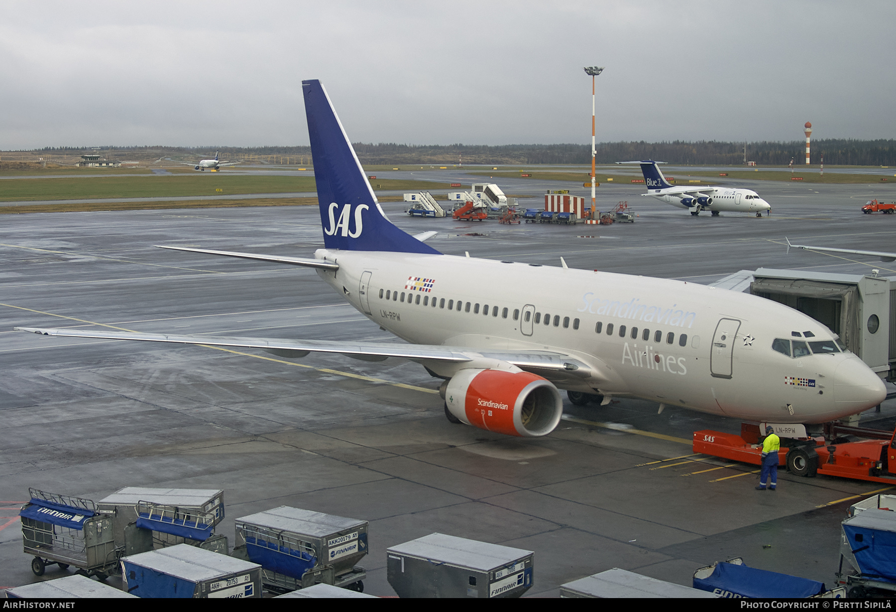 Aircraft Photo of LN-RPW | Boeing 737-683 | Scandinavian Airlines - SAS | AirHistory.net #249048