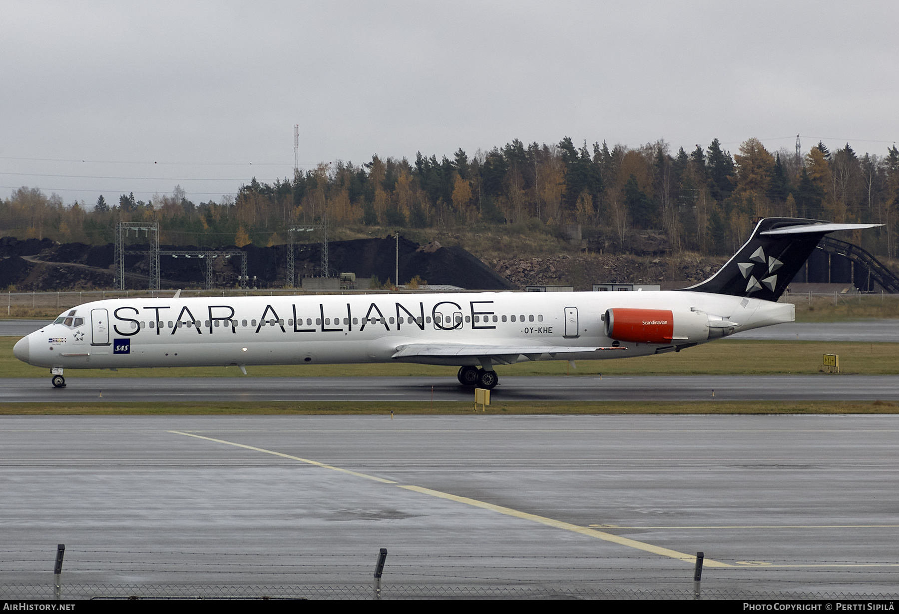 Aircraft Photo of OY-KHE | McDonnell Douglas MD-82 (DC-9-82) | Scandinavian Airlines - SAS | AirHistory.net #249114