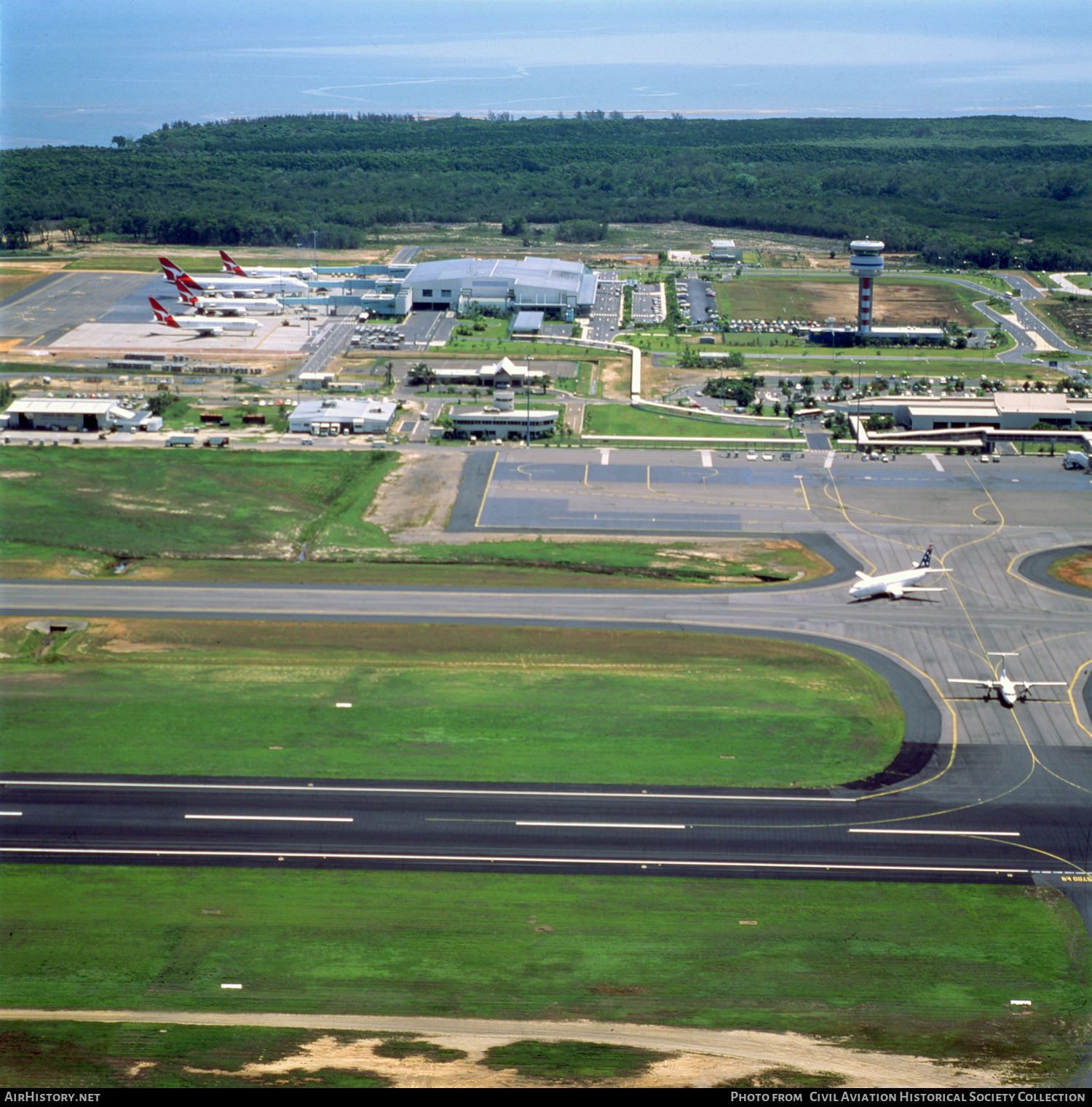Airport photo of Cairns - International (YBCS / CNS) in Queensland, Australia | AirHistory.net #249198