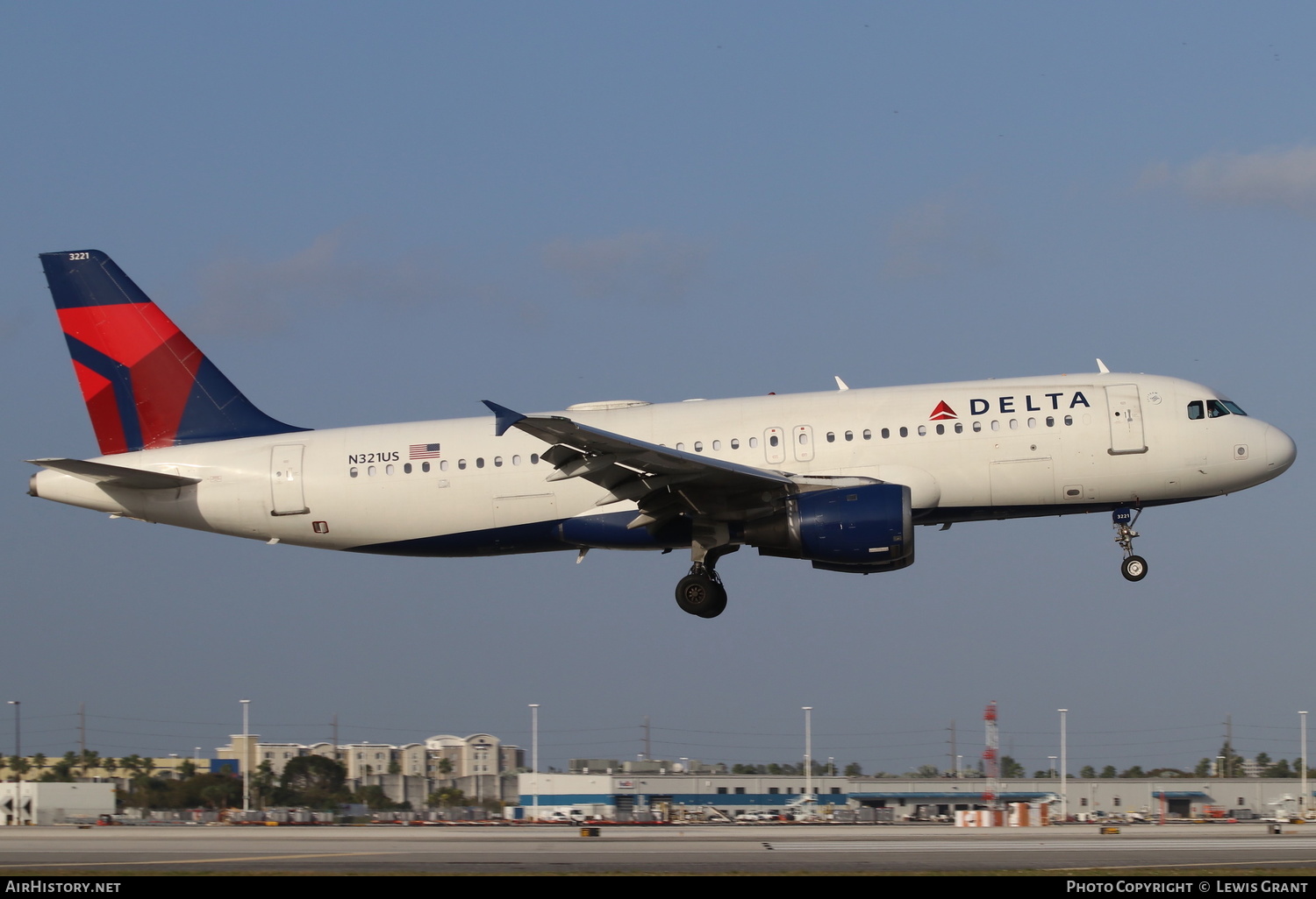 Aircraft Photo of N321US | Airbus A320-211 | Delta Air Lines | AirHistory.net #249298