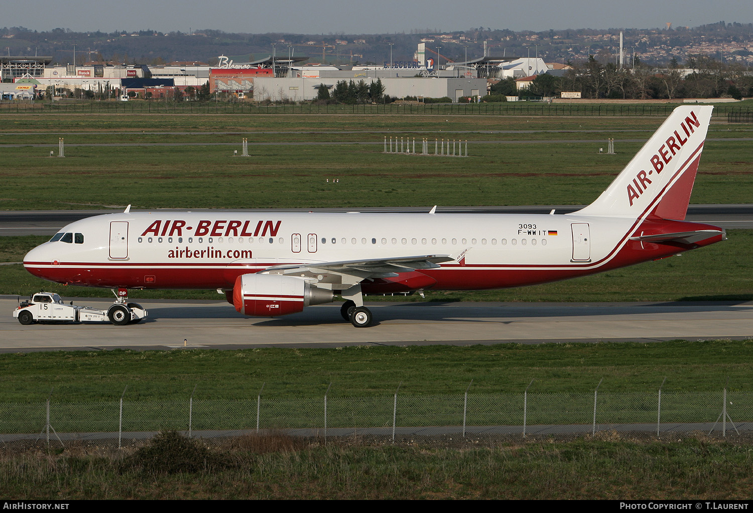 Aircraft Photo of F-WWIT | Airbus A320-214 | Air Berlin | AirHistory.net #249642