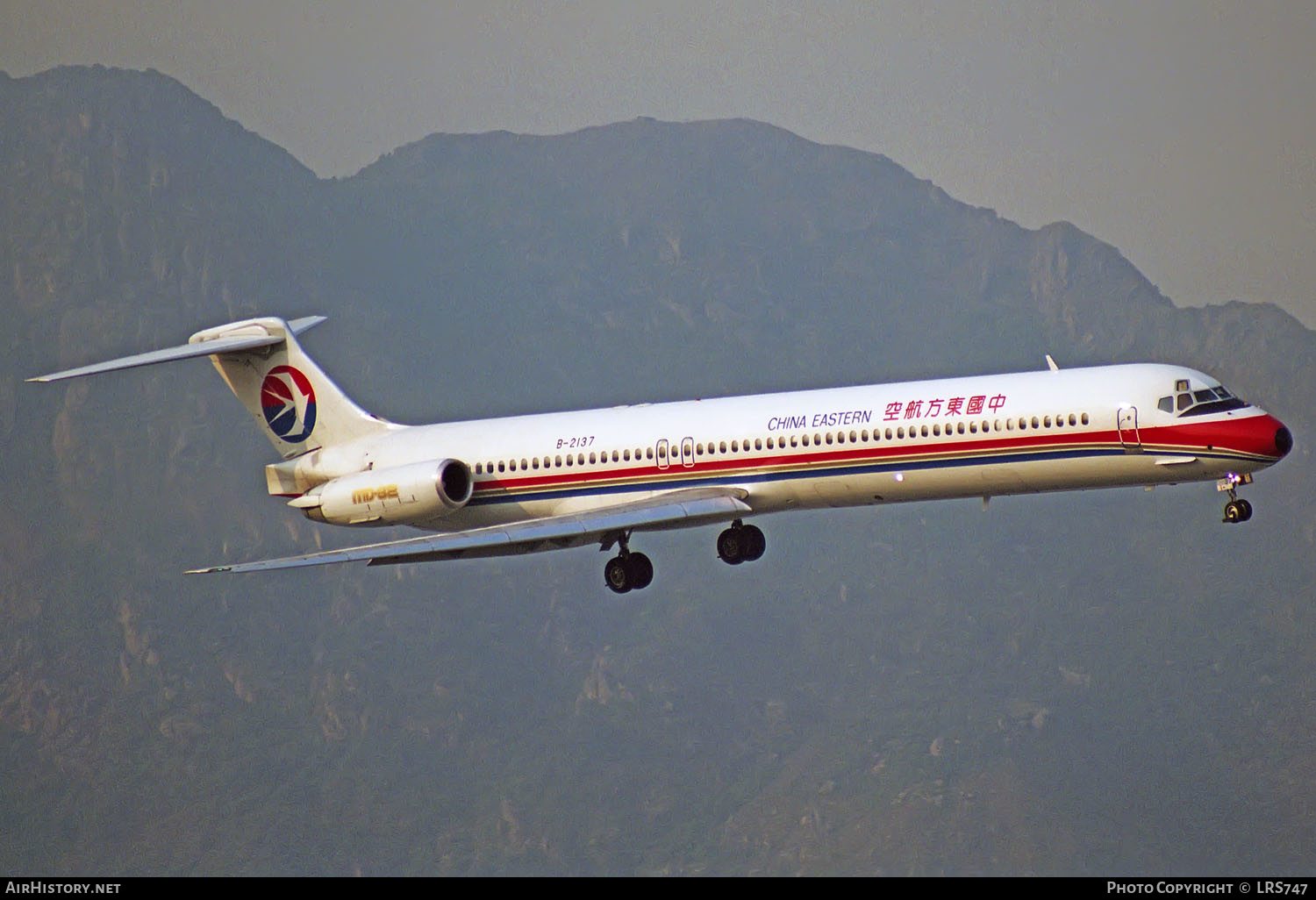 Aircraft Photo of B-2137 | McDonnell Douglas MD-82 (DC-9-82) | China Eastern Airlines | AirHistory.net #249833