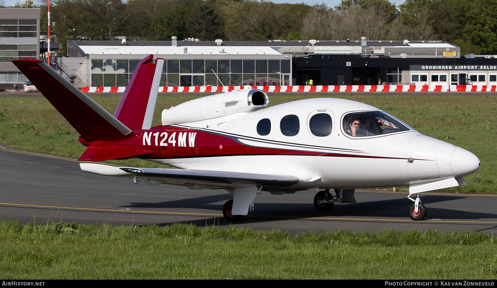 Aircraft Photo of N124MW | Cirrus SF-50 Vision | AirHistory.net #249982