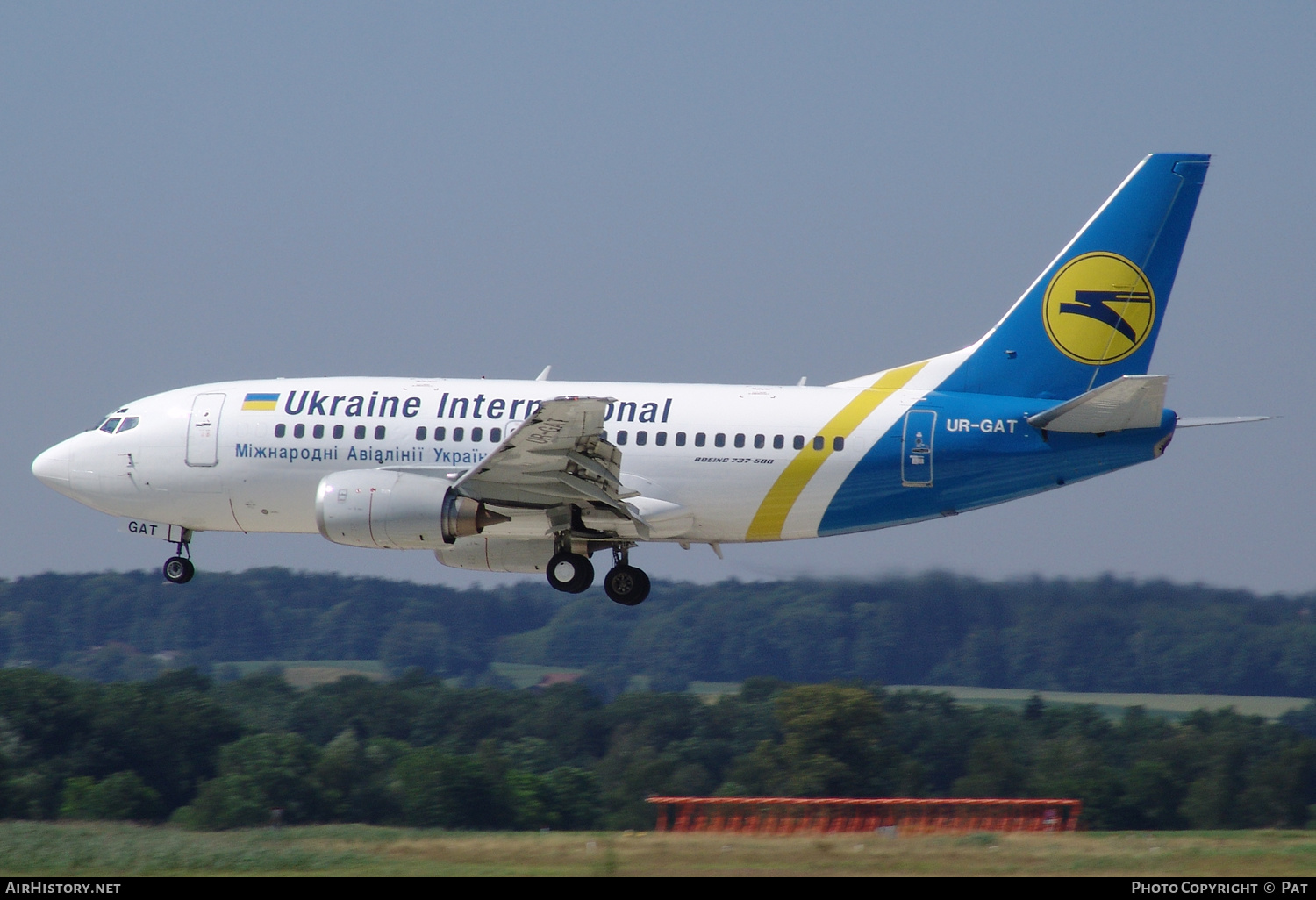 Aircraft Photo of UR-GAT | Boeing 737-528 | Ukraine International Airlines | AirHistory.net #249998
