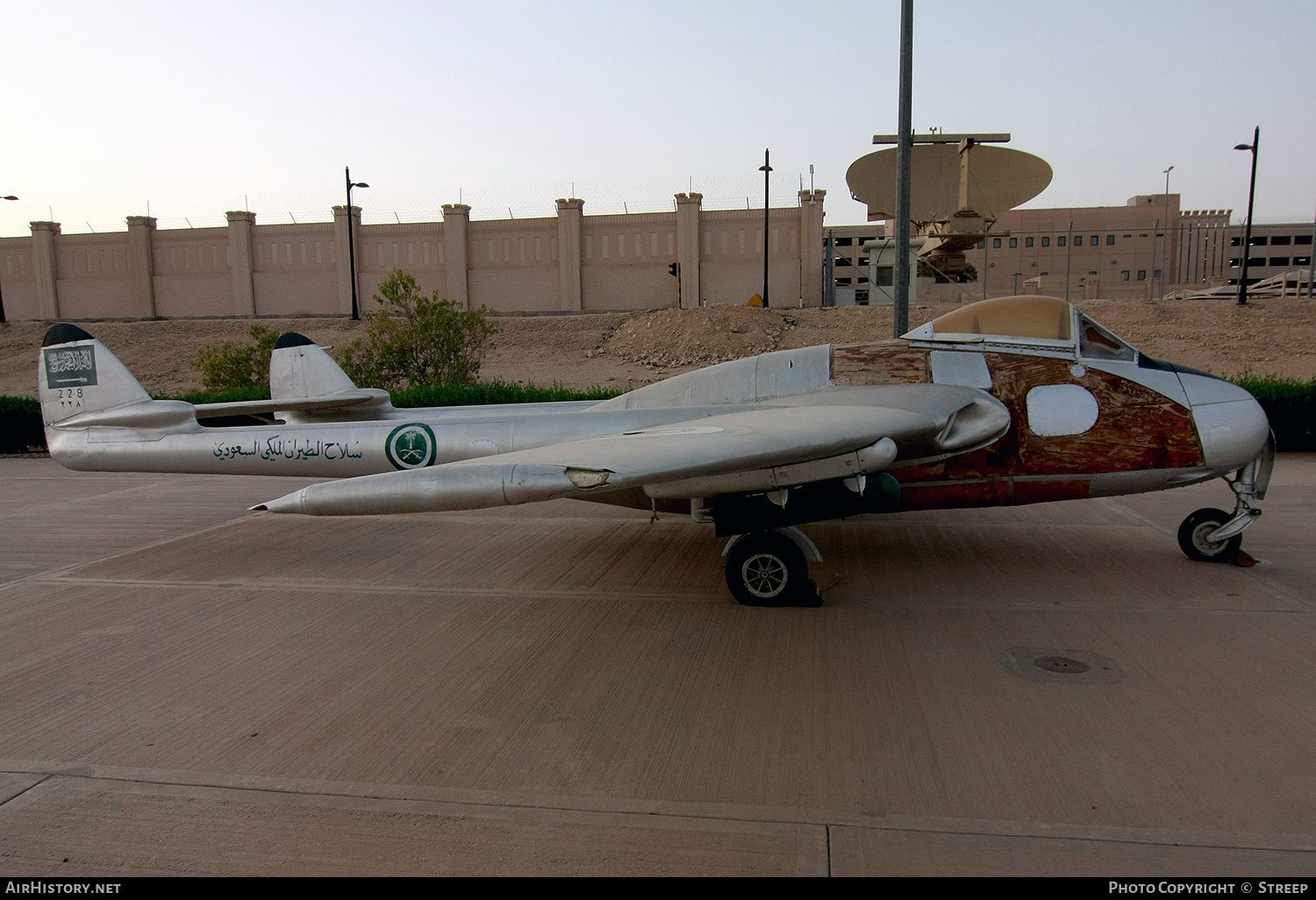 Aircraft Photo of 228 / ٢٢٨ | De Havilland D.H. 100 Vampire FB52 | Saudi Arabia - Air Force | AirHistory.net #250108