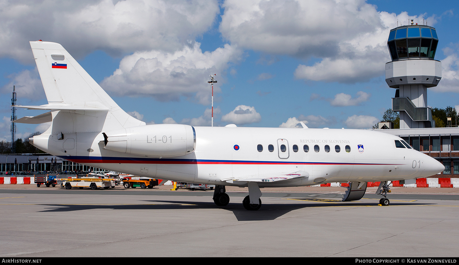 Aircraft Photo of L1-01 | Dassault Falcon 2000EX | Slovenia - Air Force | AirHistory.net #250188