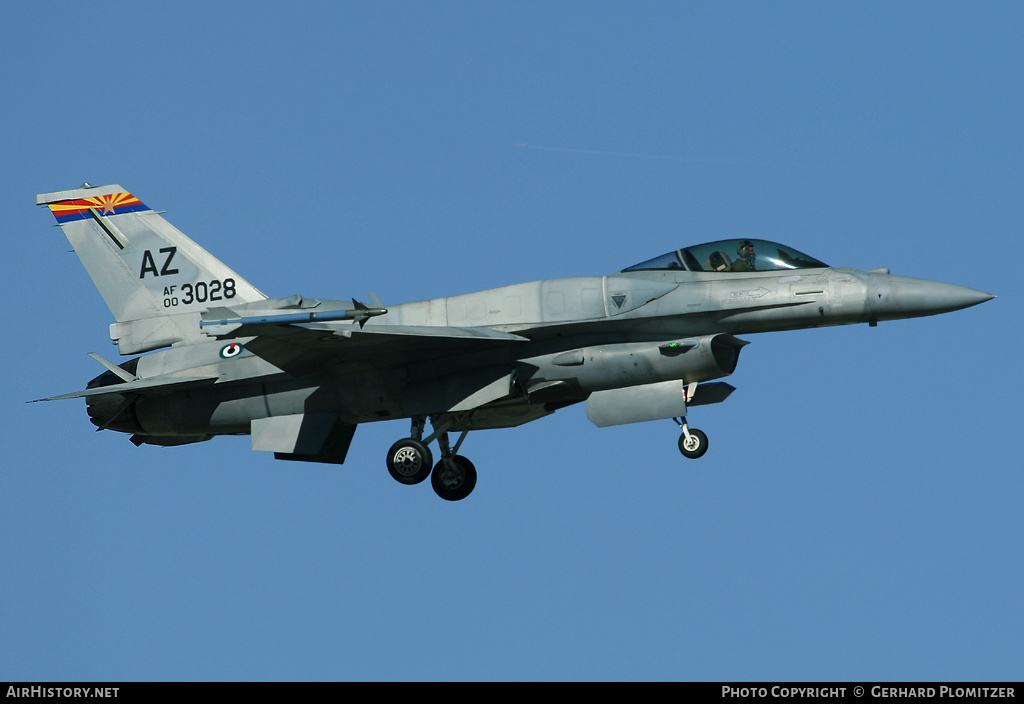 Aircraft Photo of 3028 / AF00-3028 | Lockheed Martin F-16E Fighting Falcon | United Arab Emirates - Air Force | AirHistory.net #250259