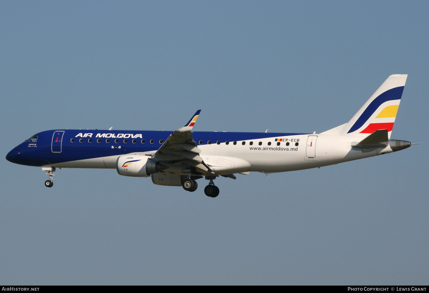 Aircraft Photo of ER-ECB | Embraer 190LR (ERJ-190-100LR) | Air Moldova | AirHistory.net #250360