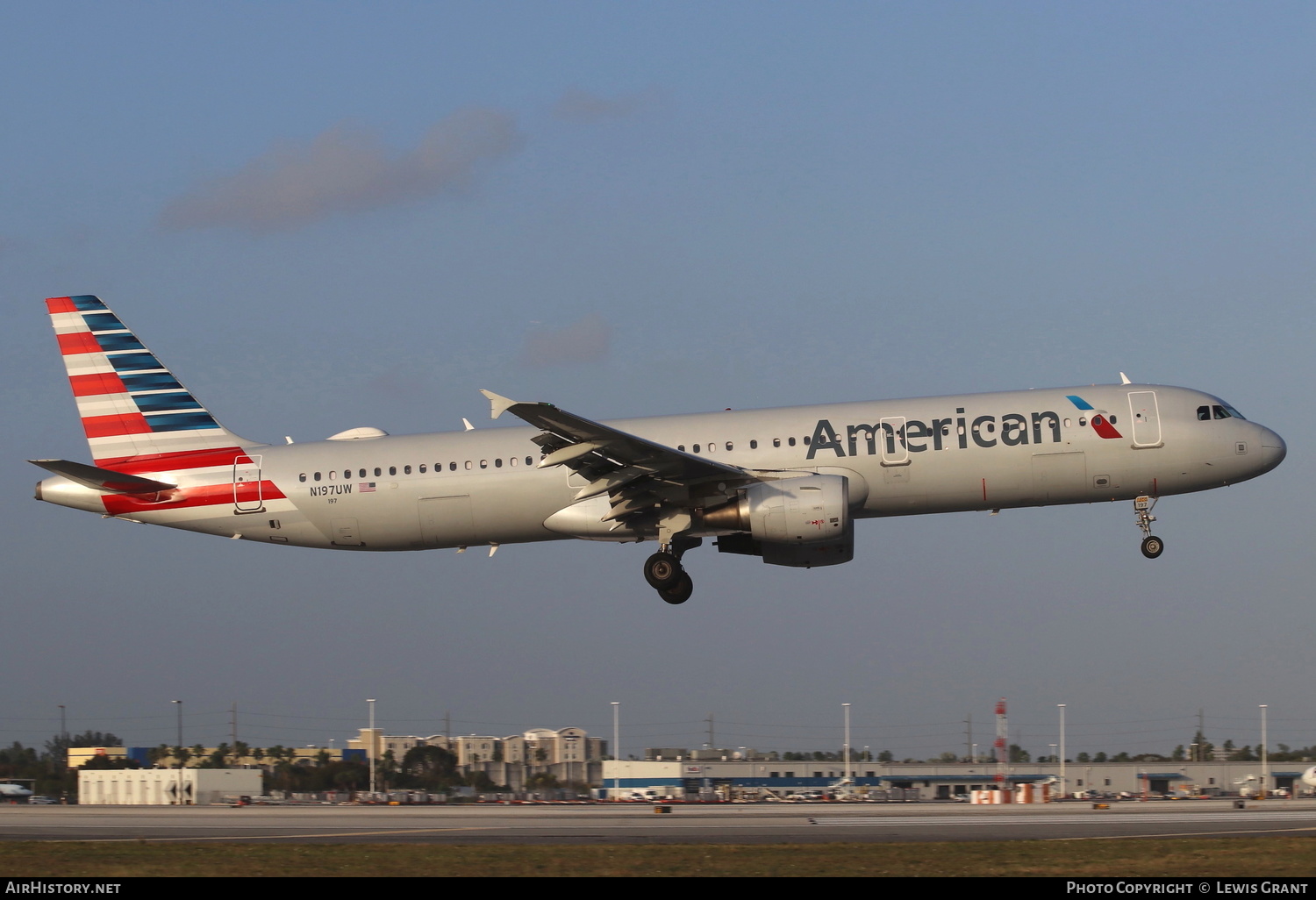 Aircraft Photo of N197UW | Airbus A321-211 | American Airlines | AirHistory.net #250389