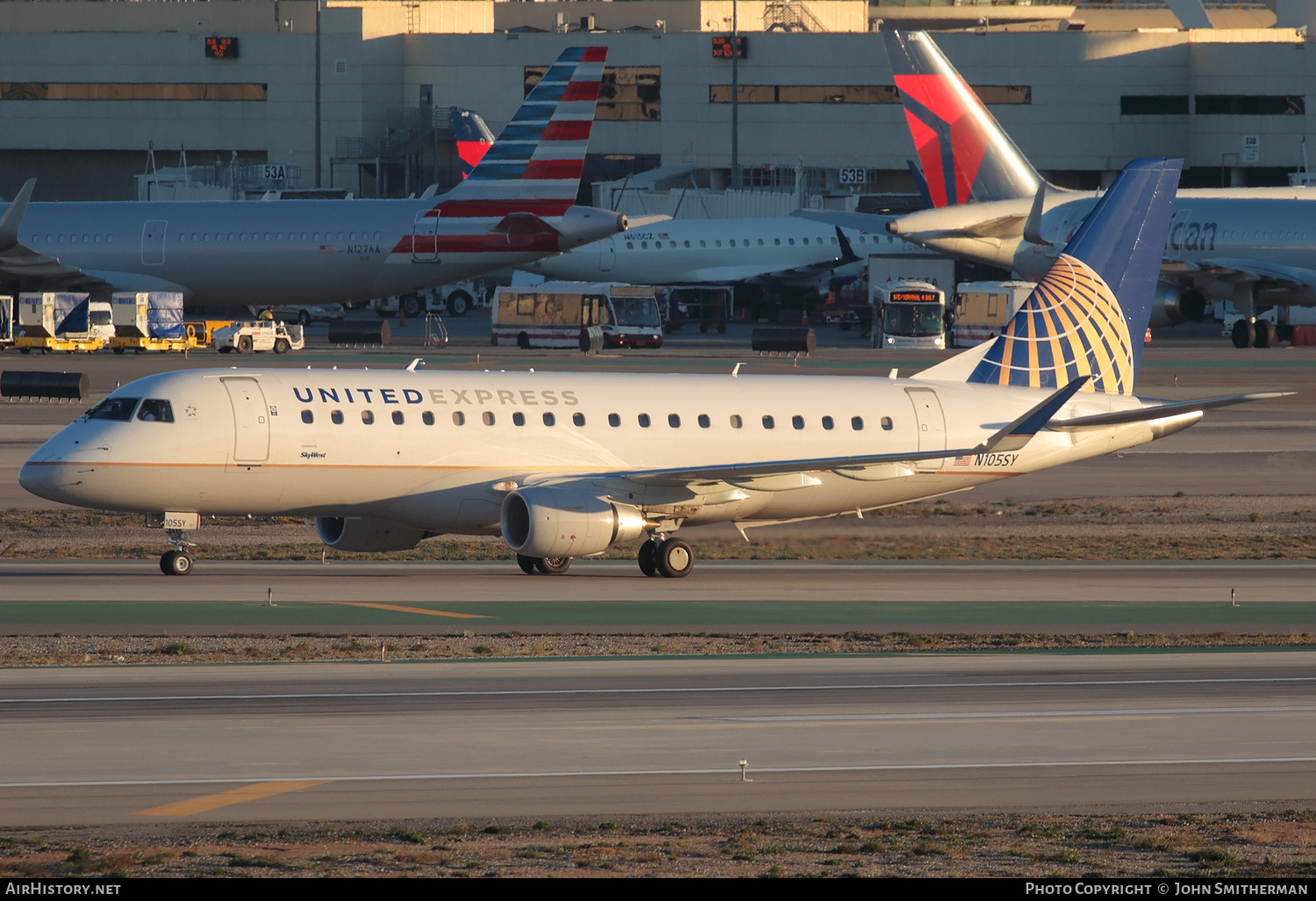 Aircraft Photo of N105SY | Embraer 175LR (ERJ-170-200LR) | United Express | AirHistory.net #251058