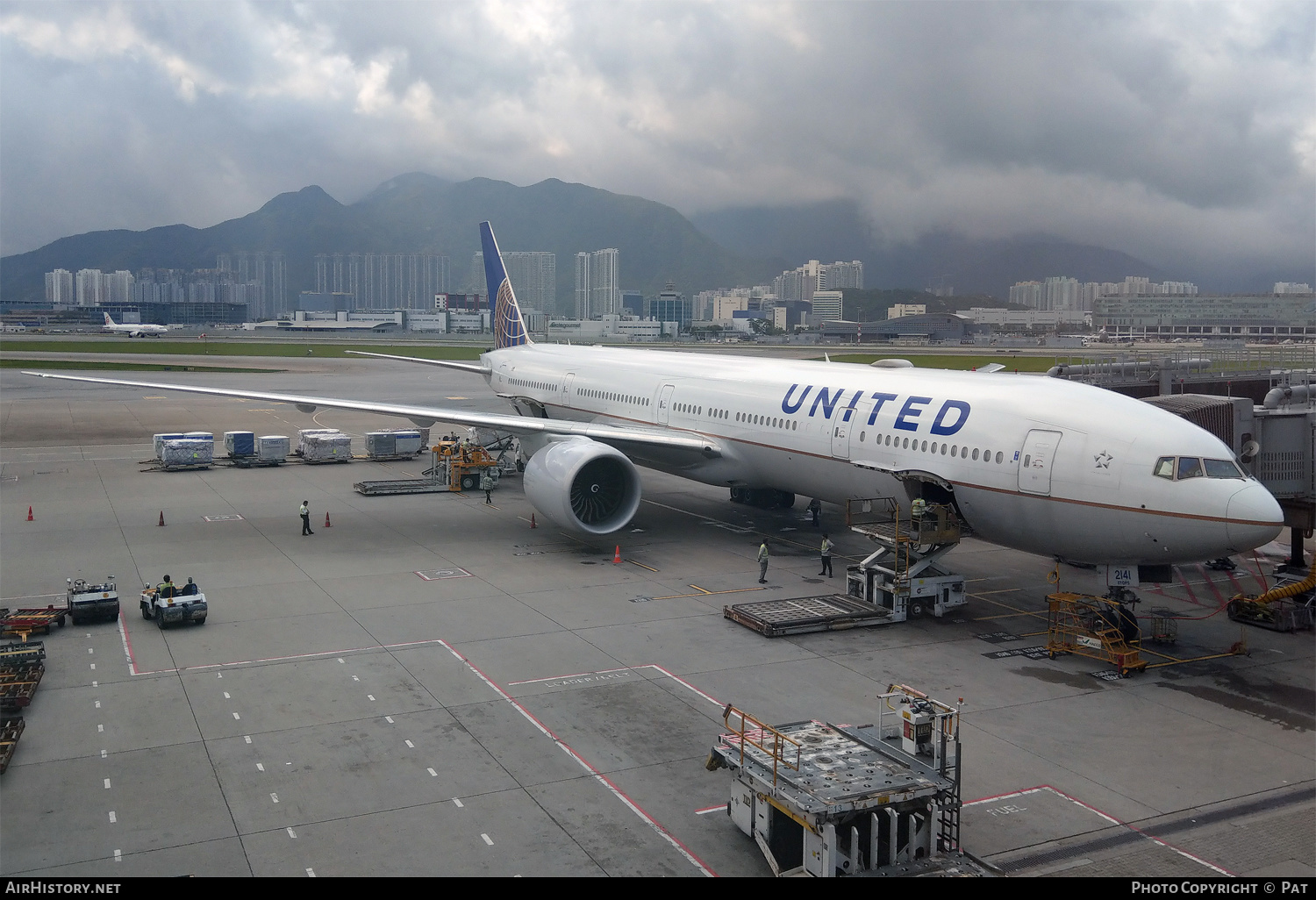 Aircraft Photo of N2341U | Boeing 777-300/ER | United Airlines | AirHistory.net #251162