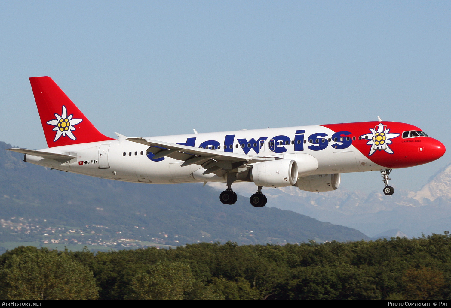 Aircraft Photo of HB-IHX | Airbus A320-214 | Edelweiss Air | AirHistory.net #251334