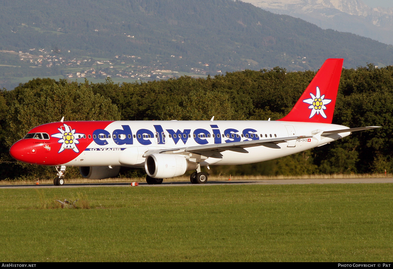 Aircraft Photo of HB-IHX | Airbus A320-214 | Edelweiss Air | AirHistory.net #251393