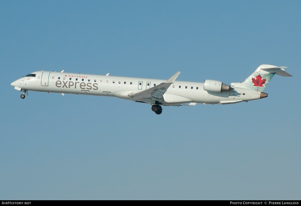 Aircraft Photo of C-FJJZ | Bombardier CRJ-705 (CL-600-2D15) | Air Canada Express | AirHistory.net #251613