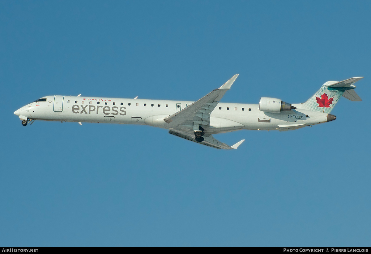 Aircraft Photo of C-FCJZ | Bombardier CRJ-705 (CL-600-2D15) | Air Canada Express | AirHistory.net #251623