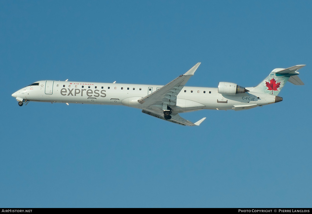 Aircraft Photo of C-FCJZ | Bombardier CRJ-705 (CL-600-2D15) | Air Canada Express | AirHistory.net #251623