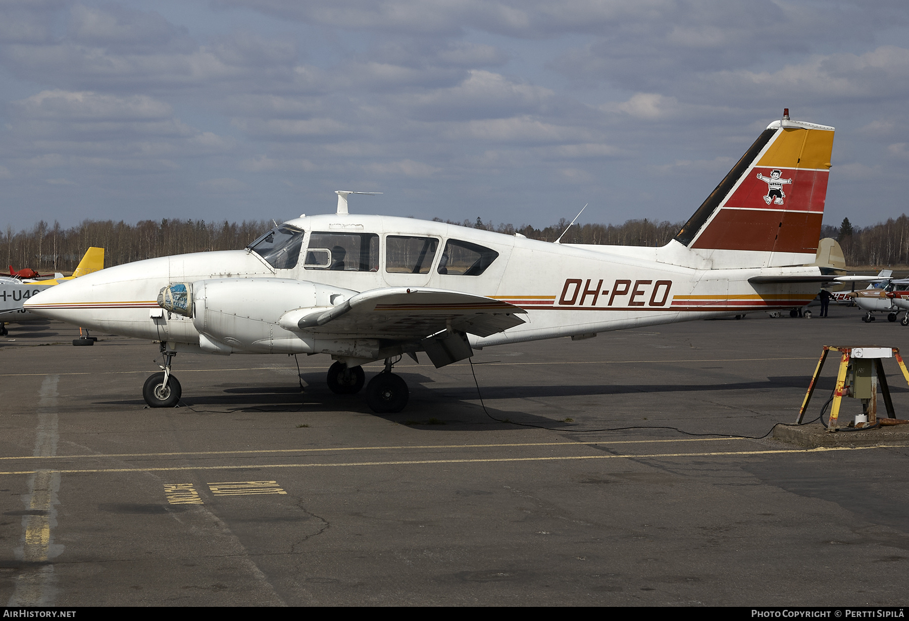 Aircraft Photo of OH-PEO | Piper PA-23-250 Aztec B | AirHistory.net #251775