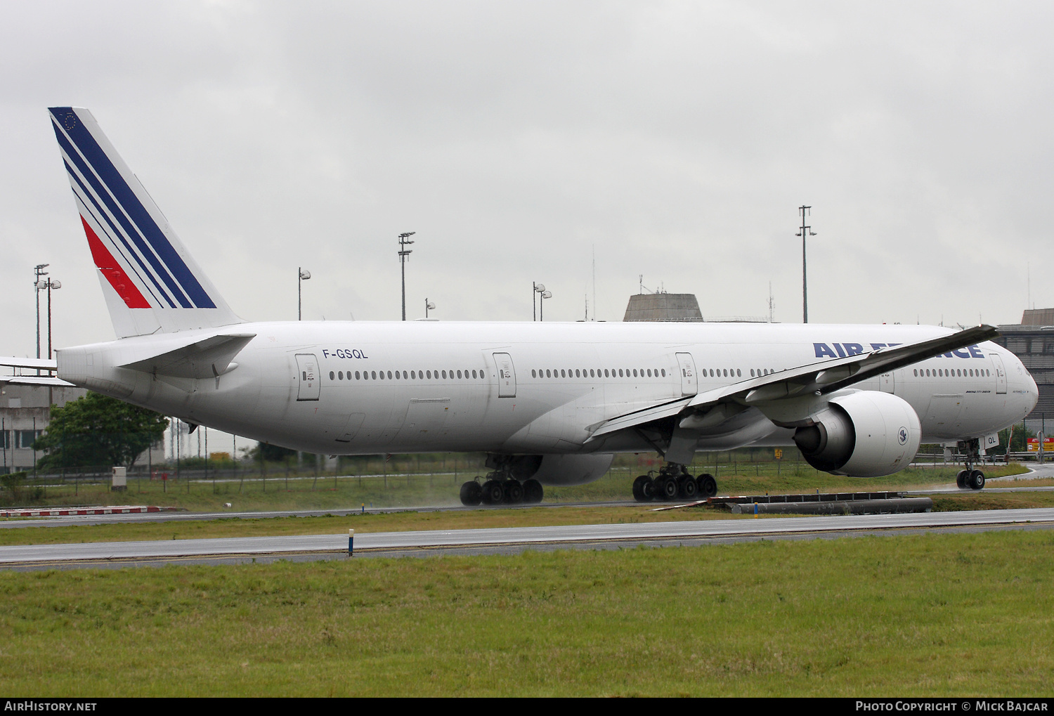 Aircraft Photo of F-GSQL | Boeing 777-328/ER | Air France | AirHistory.net #252087