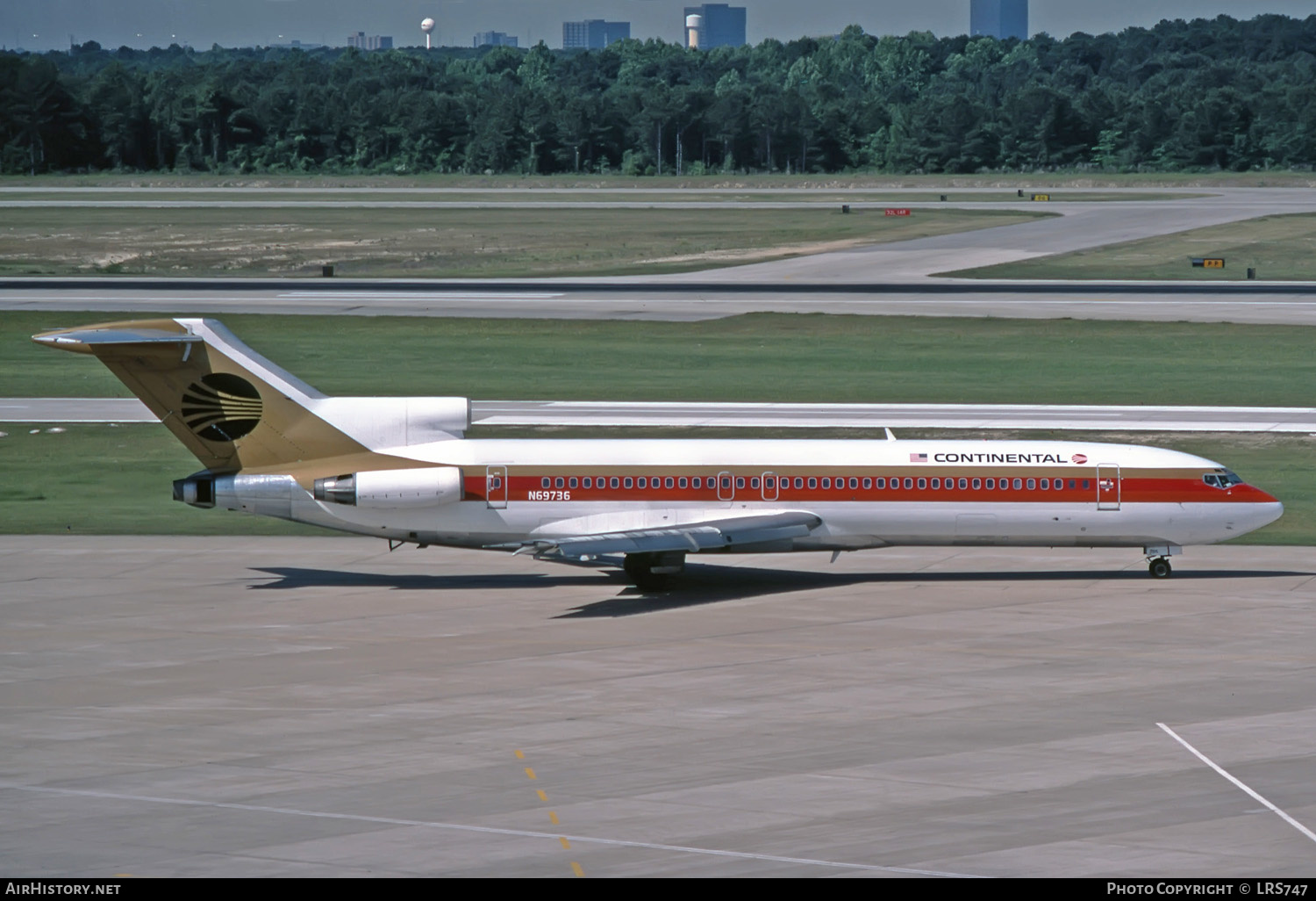 Aircraft Photo of N69736 | Boeing 727-224/Adv | Continental Airlines | AirHistory.net #252472