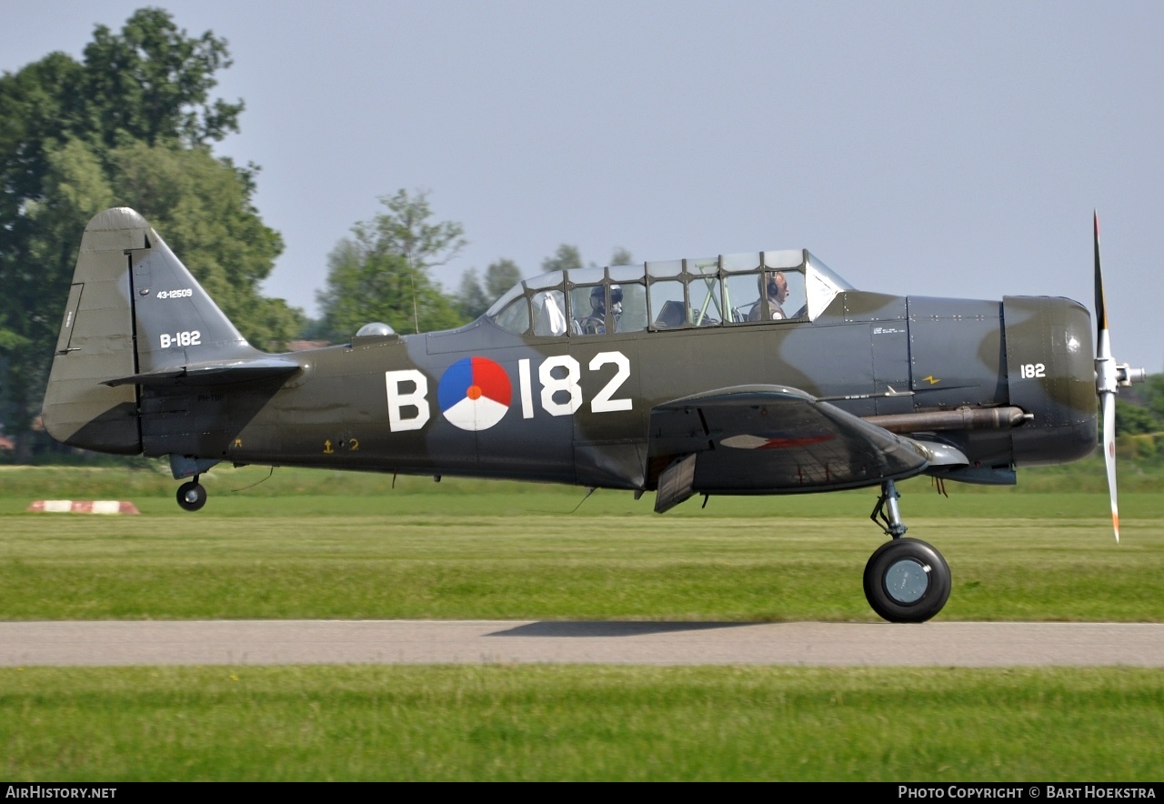 Aircraft Photo of PH-TBR / B-182 | North American AT-16 Harvard IIB | Koninklijke Luchtmacht Historische Vlucht | Netherlands - Air Force | AirHistory.net #252863