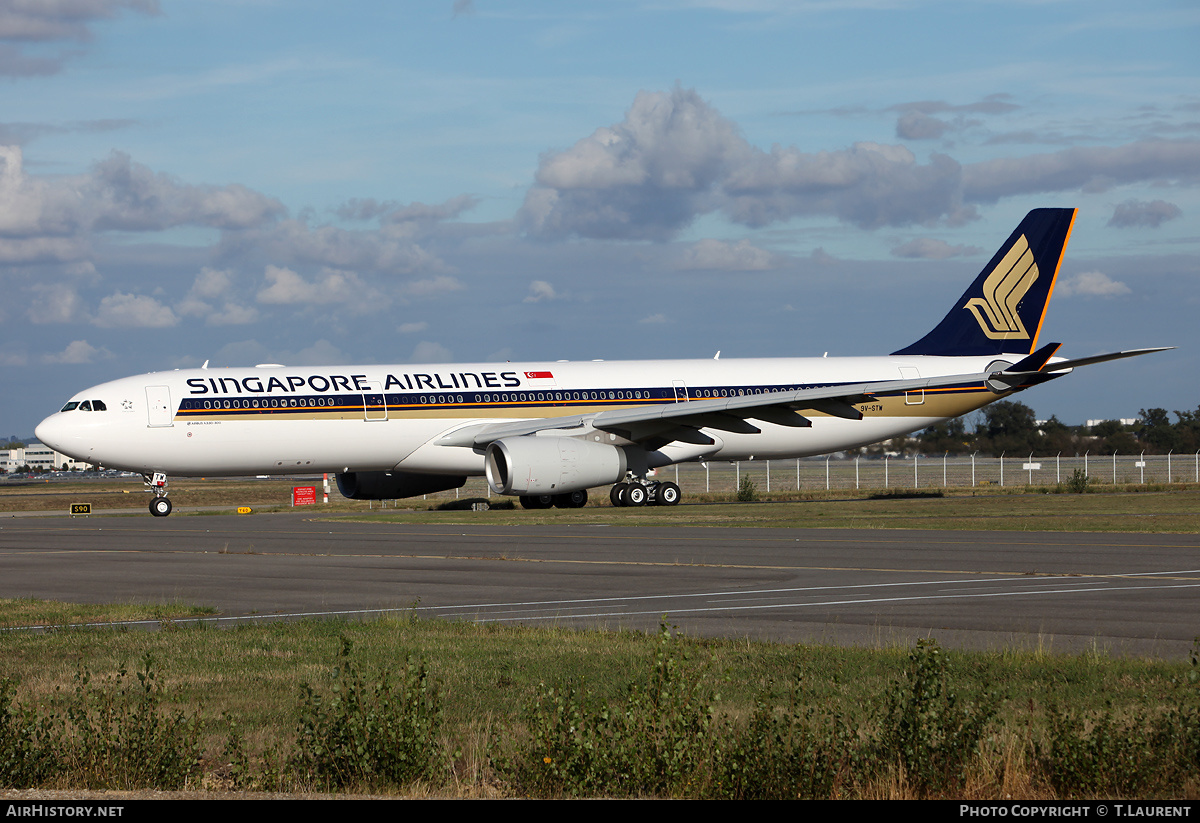 Aircraft Photo of 9V-STW | Airbus A330-343 | Singapore Airlines | AirHistory.net #253939