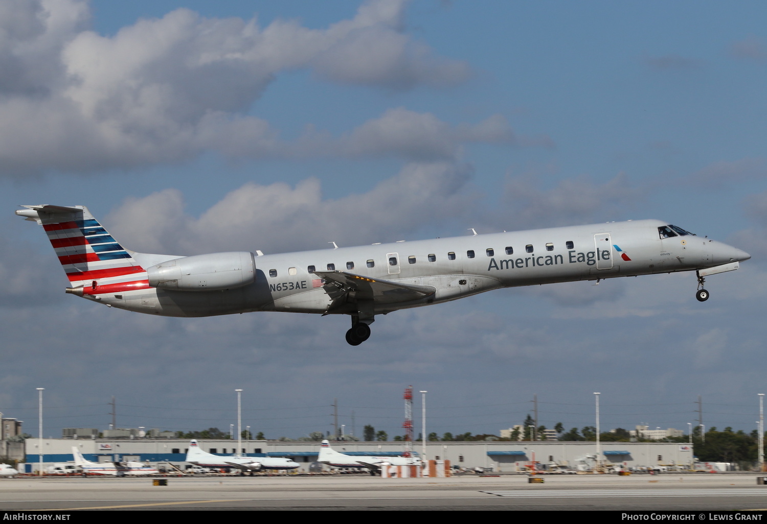 Aircraft Photo of N653AE | Embraer ERJ-145LR (EMB-145LR) | American Eagle | AirHistory.net #254329