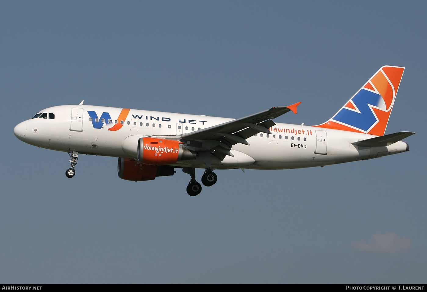 Aircraft Photo of EI-DVD | Airbus A319-113 | Wind Jet | AirHistory.net #254353