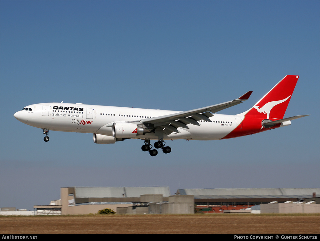 Aircraft Photo of VH-EBC | Airbus A330-202 | Qantas | AirHistory.net #254392