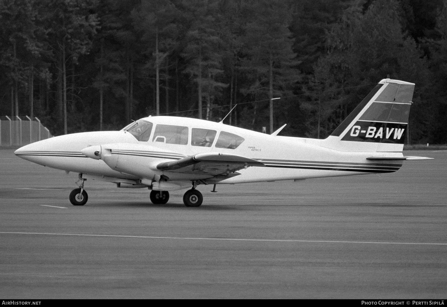 Aircraft Photo of G-BAVW | Piper PA-23-250 Aztec E | AirHistory.net #254476