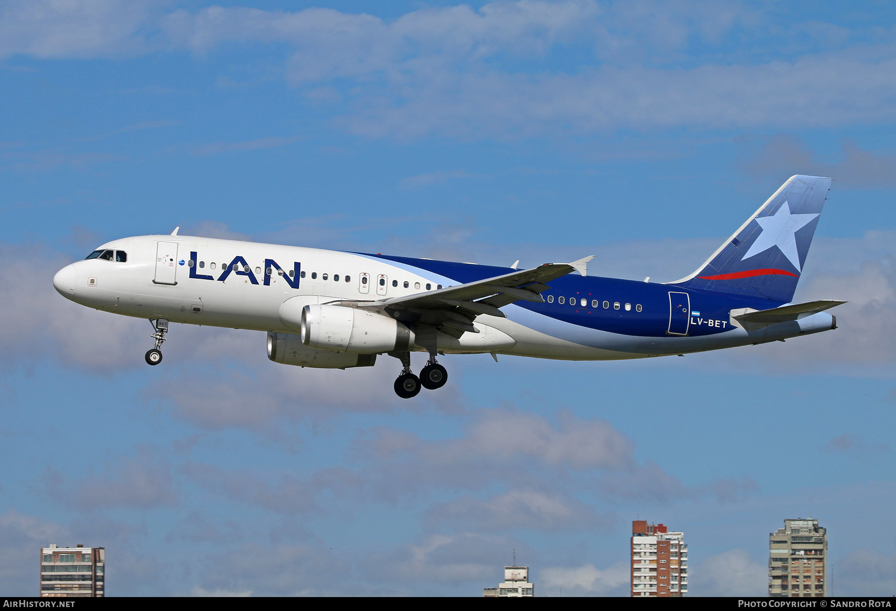 Aircraft Photo of LV-BET | Airbus A320-233 | LAN Airlines - Línea Aérea Nacional | AirHistory.net #254930