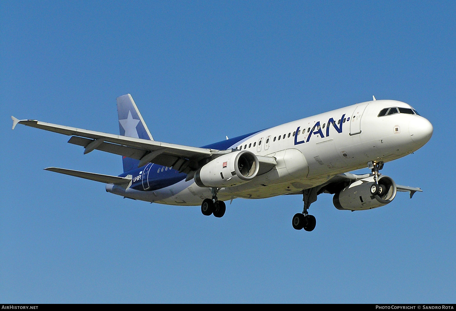 Aircraft Photo of LV-BFY | Airbus A320-233 | LAN Airlines - Línea Aérea Nacional | AirHistory.net #254983
