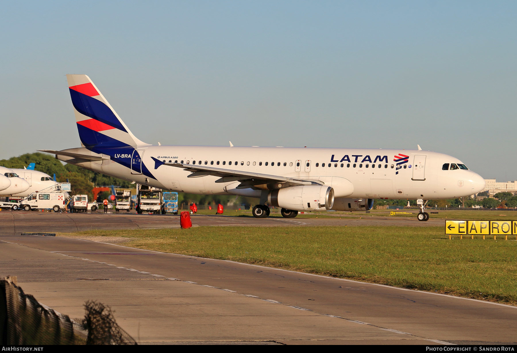 Aircraft Photo of LV-BRA | Airbus A320-233 | LATAM Airlines | AirHistory.net #255000