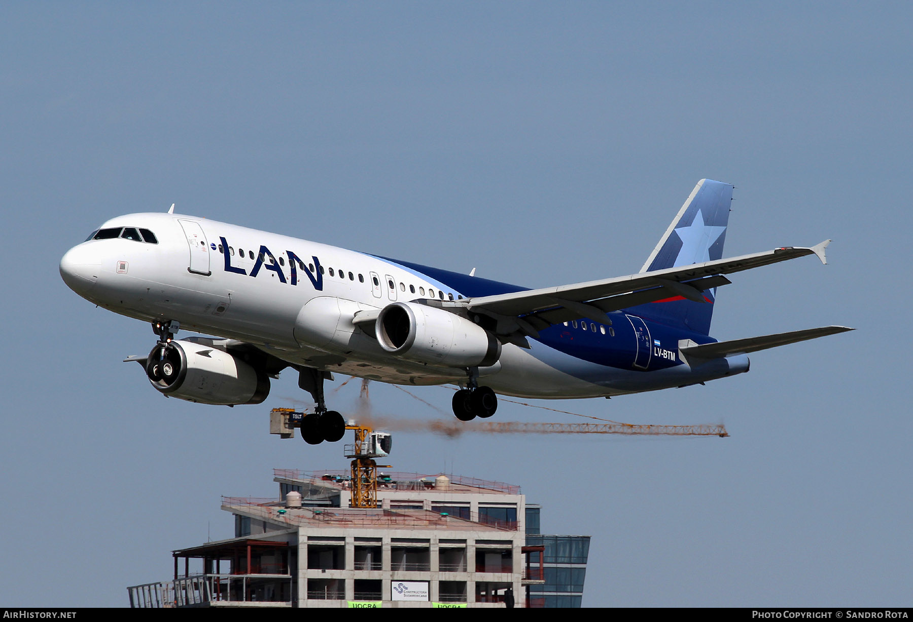 Aircraft Photo of LV-BTM | Airbus A320-233 | LAN Airlines - Línea Aérea Nacional | AirHistory.net #255063