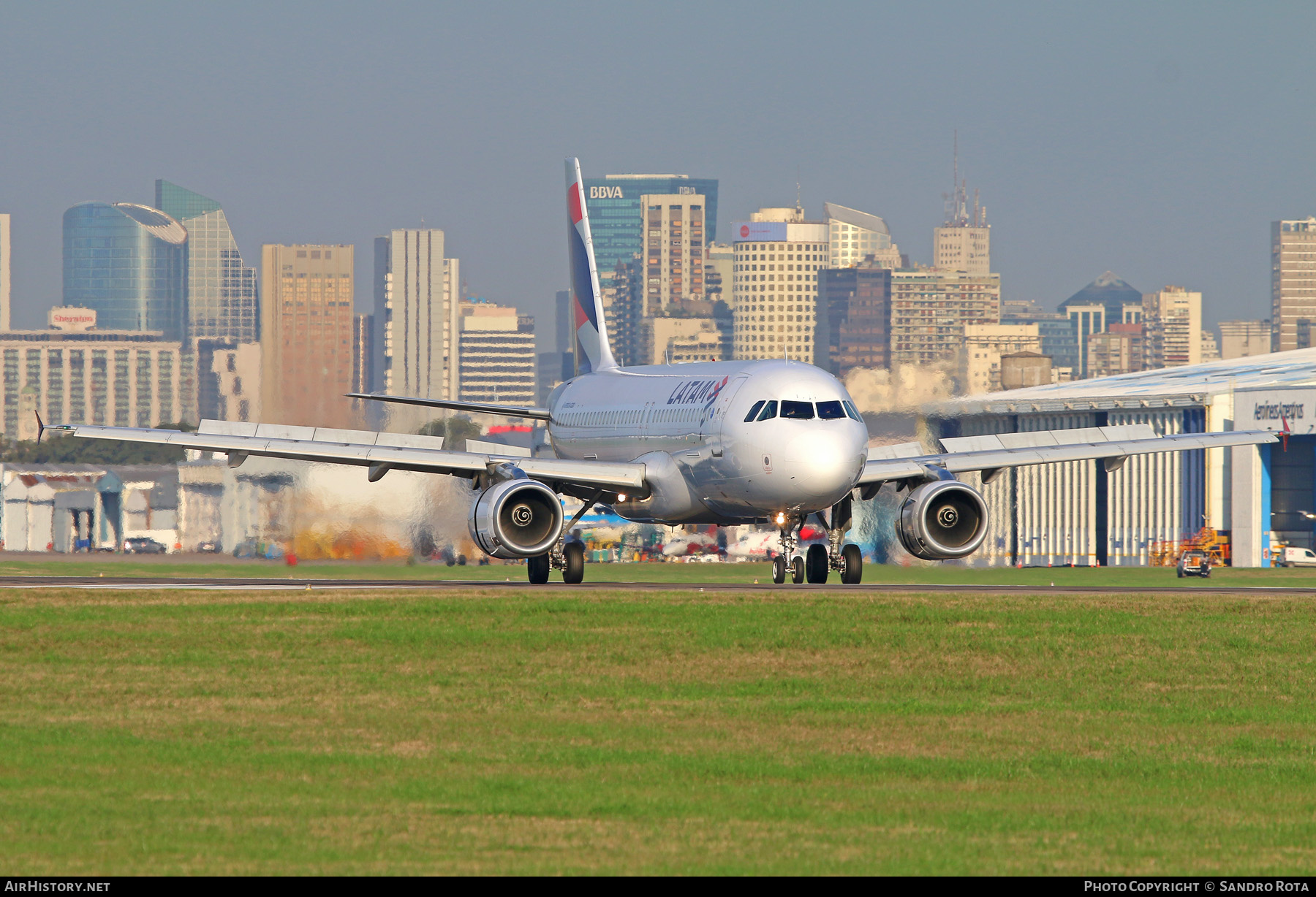 Aircraft Photo of LV-BSJ | Airbus A320-233 | LATAM Airlines | AirHistory.net #255146