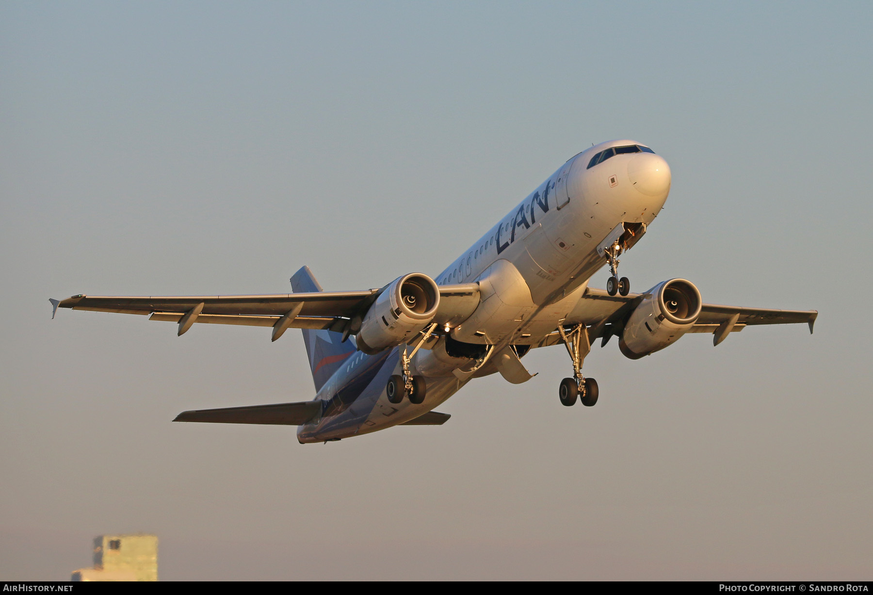 Aircraft Photo of LV-BGI | Airbus A320-233 | LAN Airlines - Línea Aérea Nacional | AirHistory.net #255191