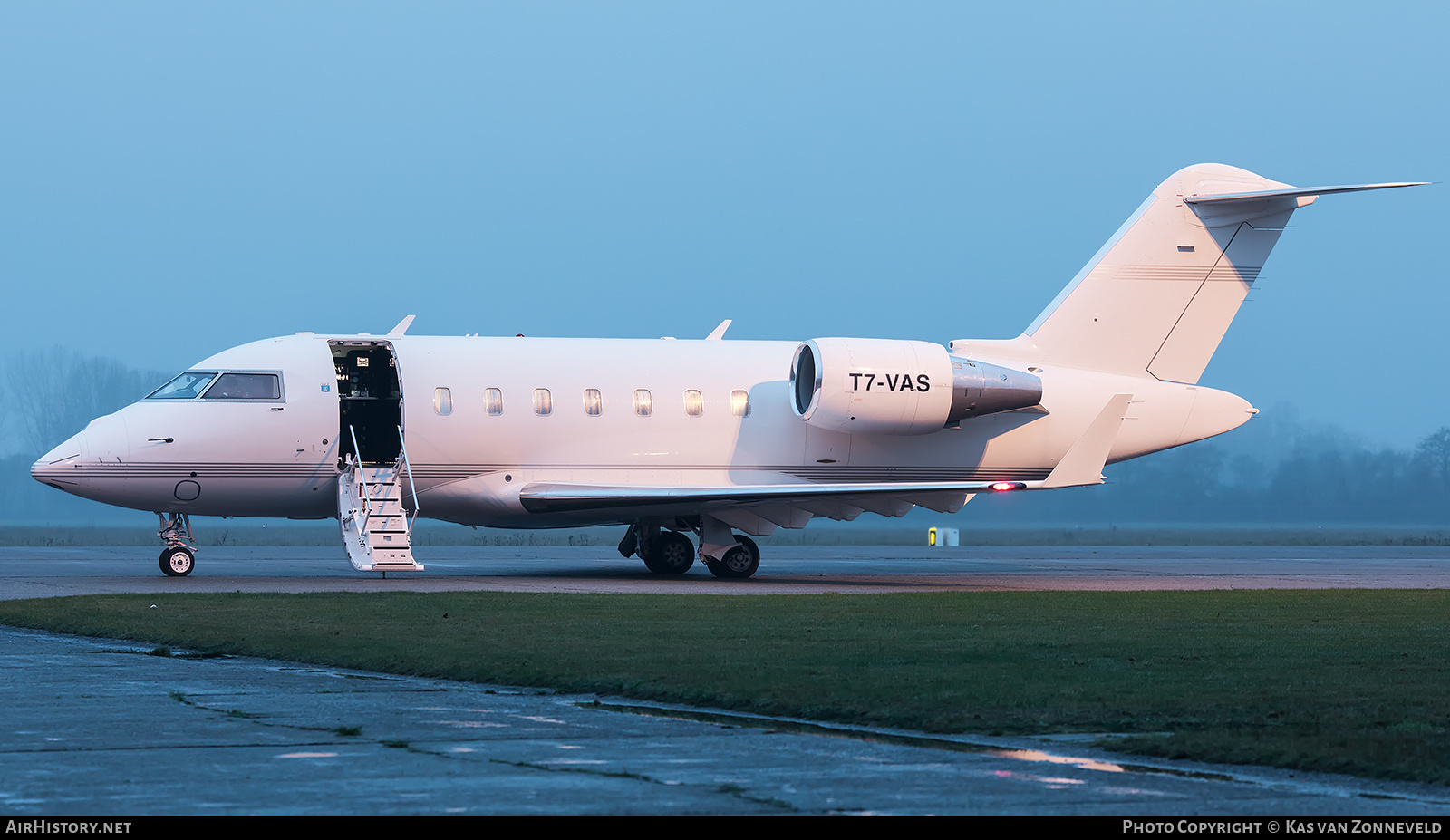 Aircraft Photo of T7-VAS | Bombardier Challenger 605 (CL-600-2B16) | AirHistory.net #255213