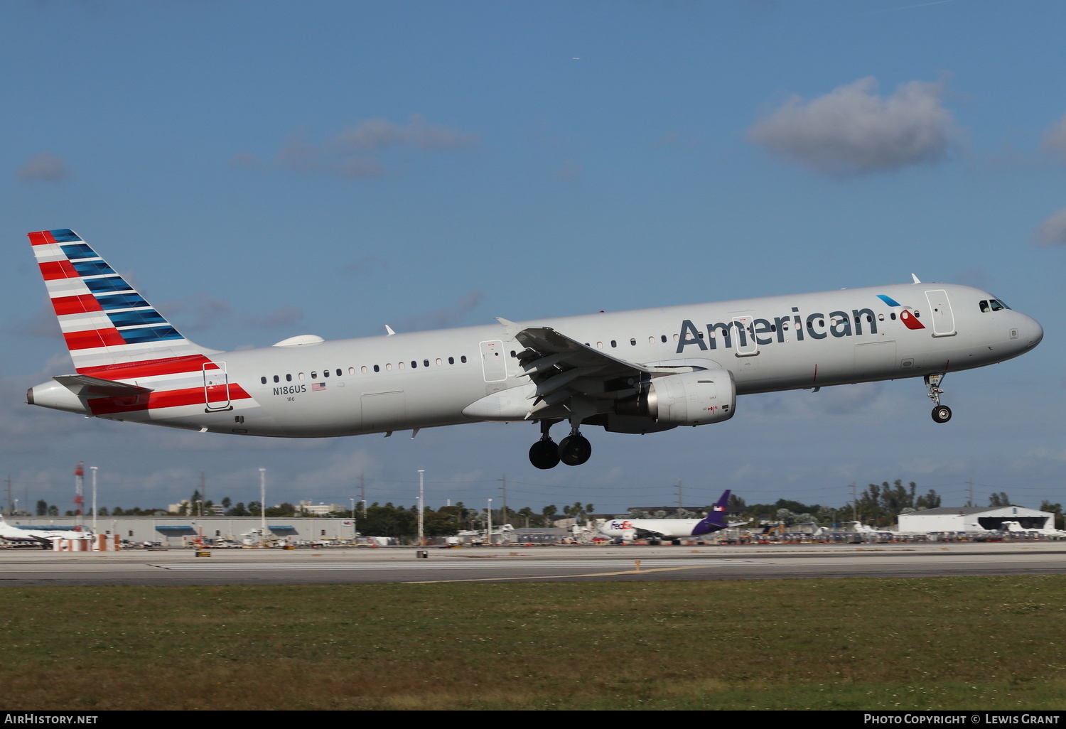 Aircraft Photo of N186US | Airbus A321-211 | American Airlines | AirHistory.net #255237