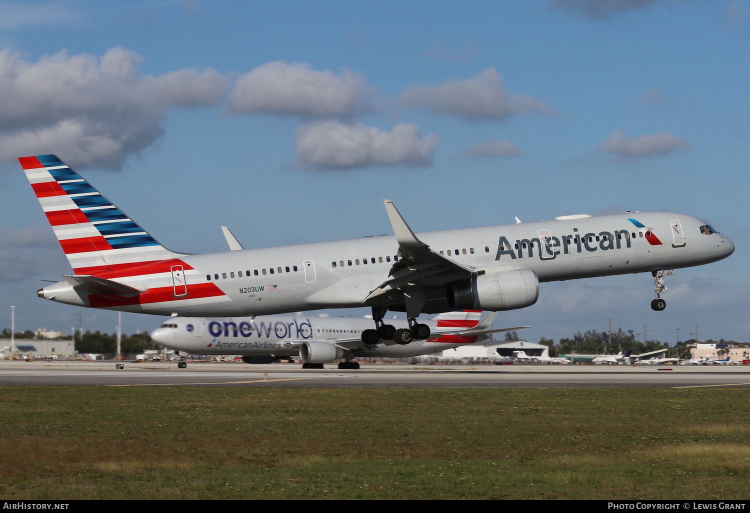 Aircraft Photo of N203UW | Boeing 757-23N | American Airlines | AirHistory.net #255250