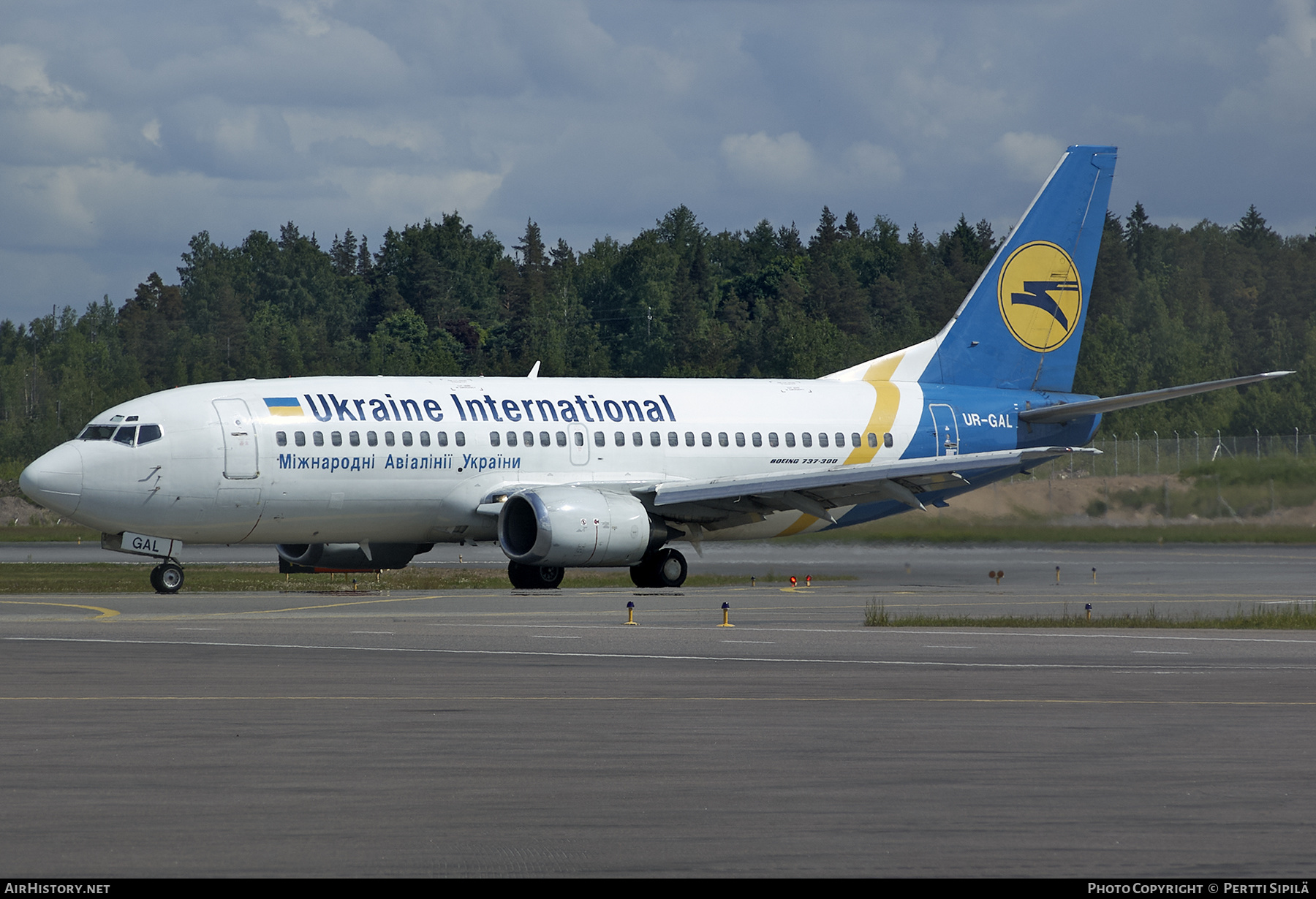 Aircraft Photo of UR-GAL | Boeing 737-341 | Ukraine International Airlines | AirHistory.net #255314