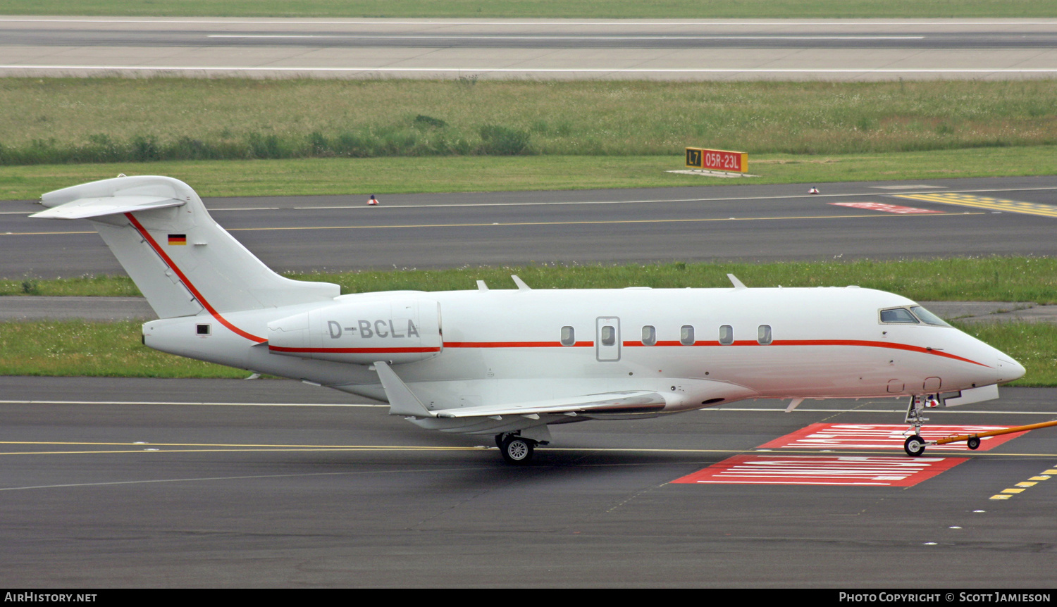 Aircraft Photo of D-BCLA | Bombardier Challenger 300 (BD-100-1A10) | AirHistory.net #255486