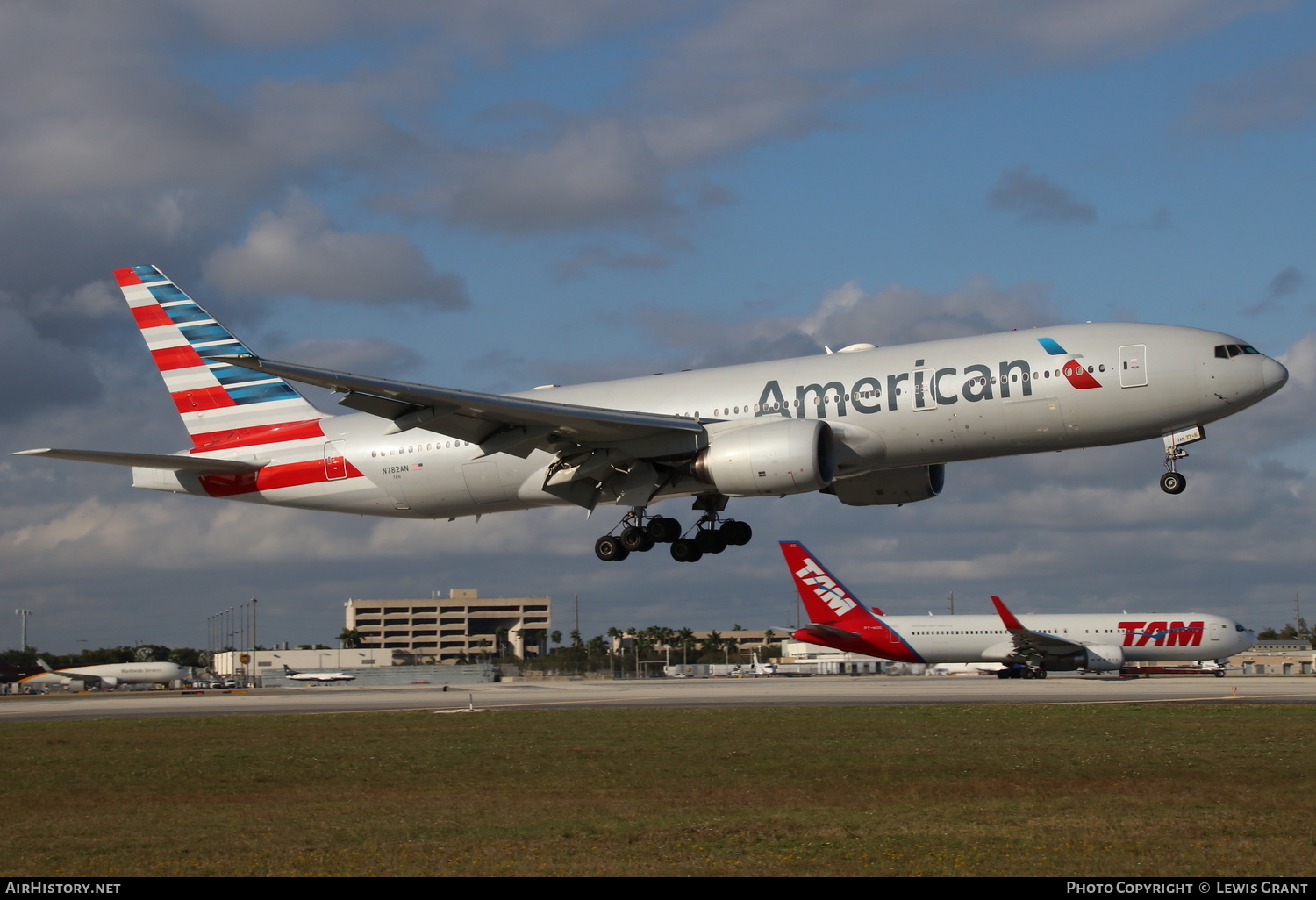 Aircraft Photo of N782AN | Boeing 777-223/ER | American Airlines | AirHistory.net #255603