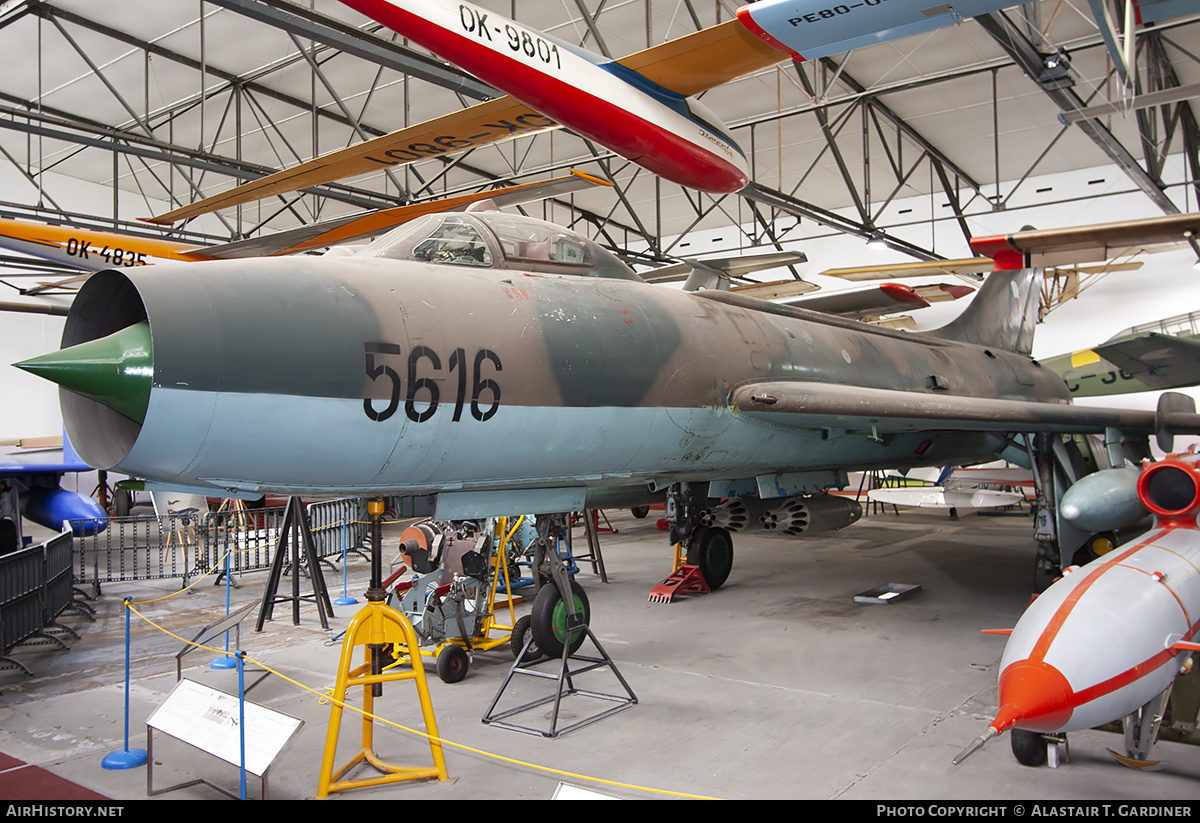 Aircraft Photo of 5616 | Sukhoi Su-7BM | Czechoslovakia - Air Force | AirHistory.net #255635